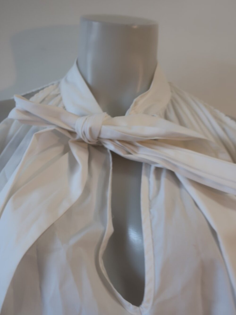 Womens Mother of Pearl No Frills White (Item-54) Cold Shoulder Tie Neck Top M - Picture 5 of 13